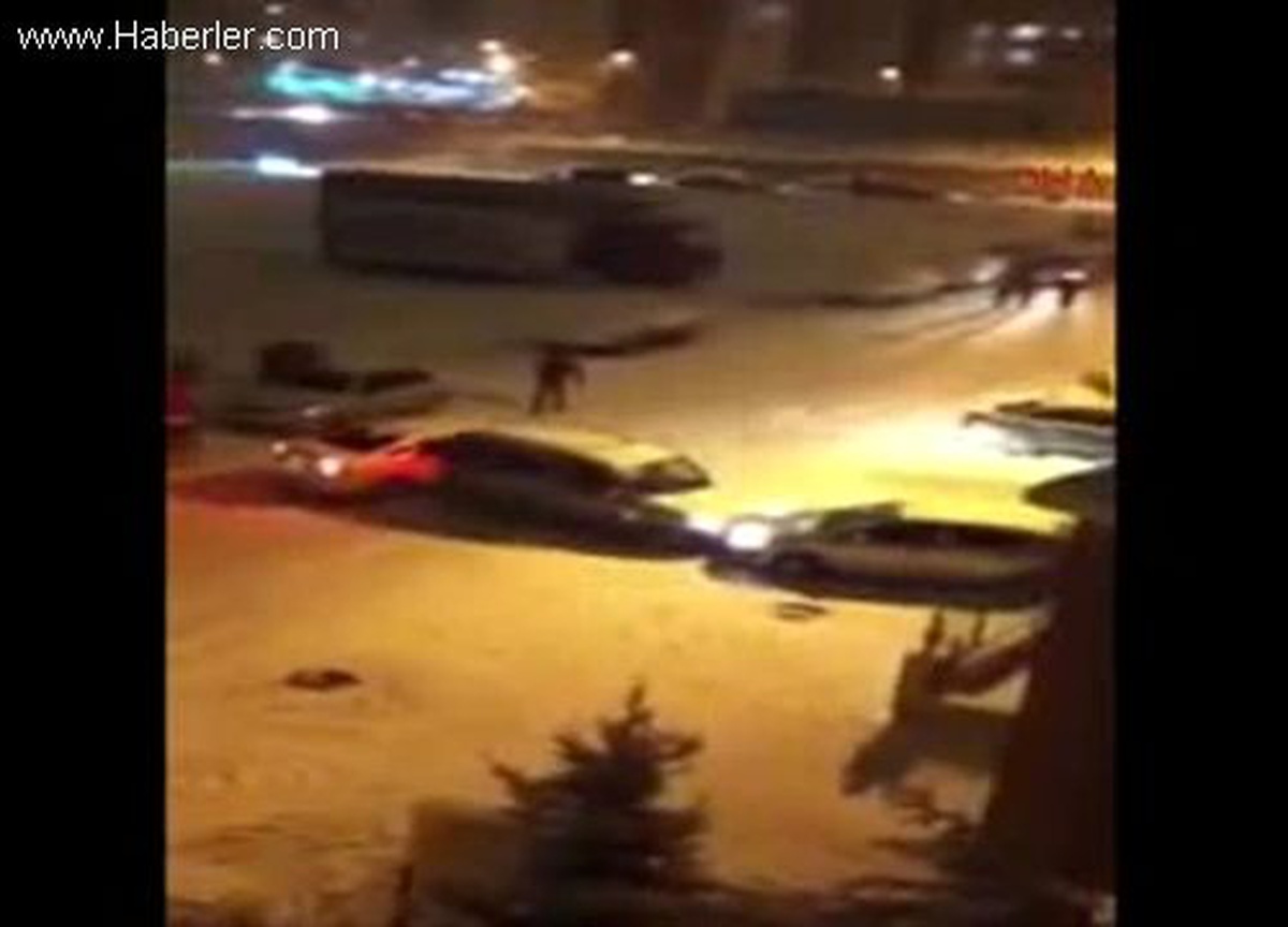Dikmen\'de Karla Kaplı Yoldaki Kaza Korku İçinde İzlendi