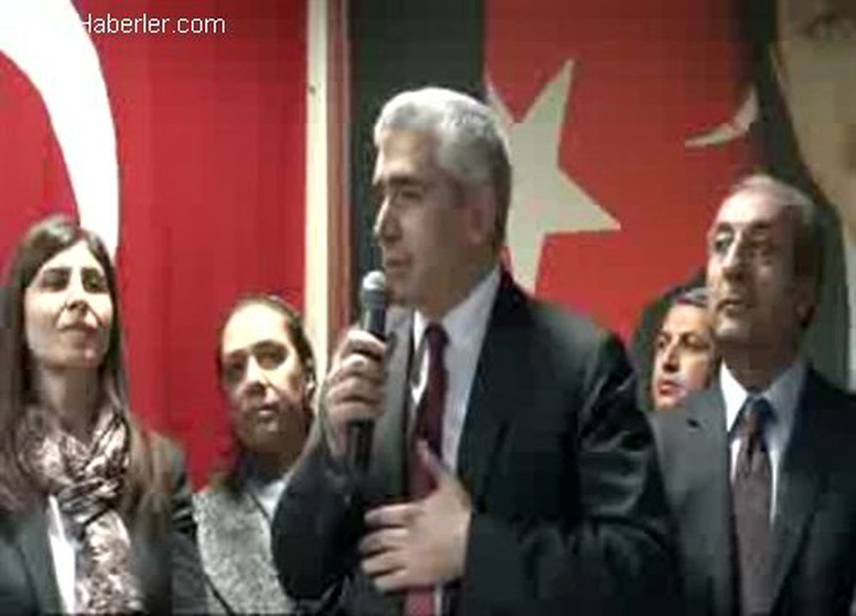 Diyarbakır AK Parti Adayı Ensarioğlu\'na Diyarbakır\'da Coşkulu Karşılama
