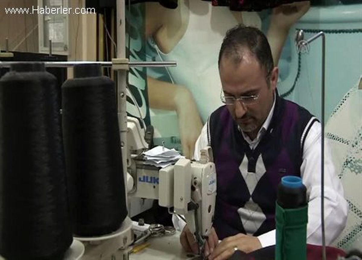 Diziyi seyreden terziye koşuyor