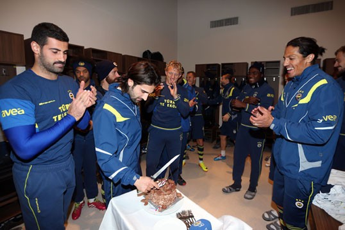 Fenerbahçe\'de Hasan Ali Kaldırım\'ın Doğum Günü Kutlandı
