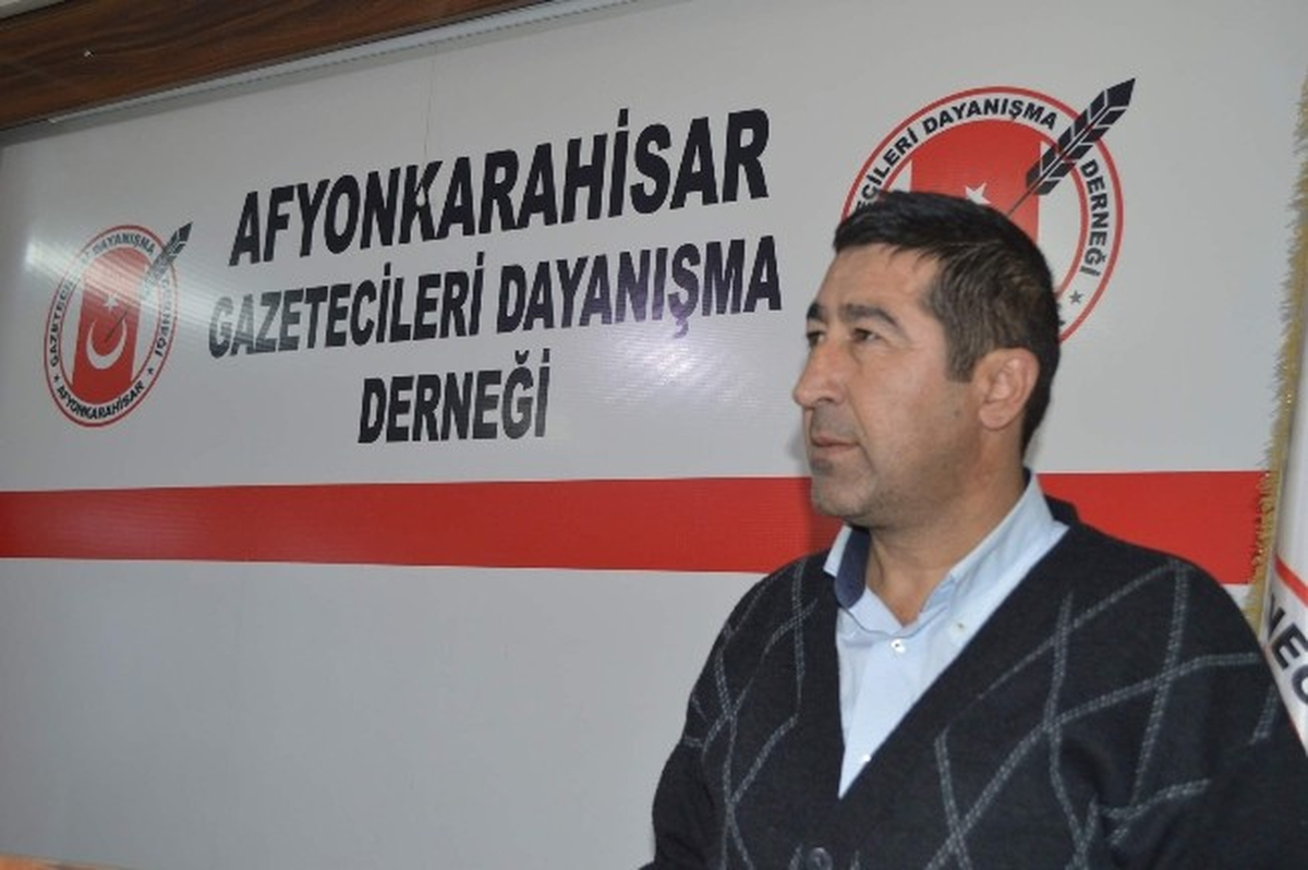 Gazeteciler Denktaş\'a Anıt Mezar Yapılmasına Talip Oldu