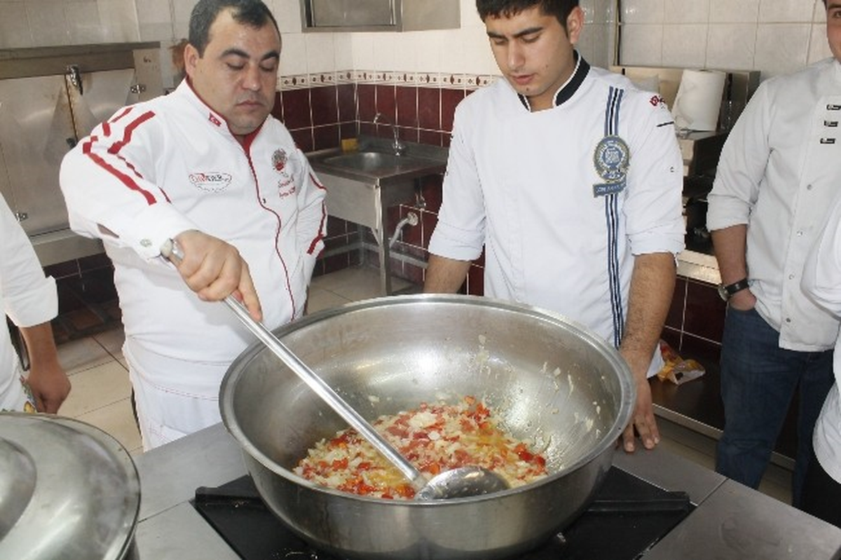 Gaziantep Yöresine Ait Yemekler Selçuk Mutfağı\'nda Yapıldı