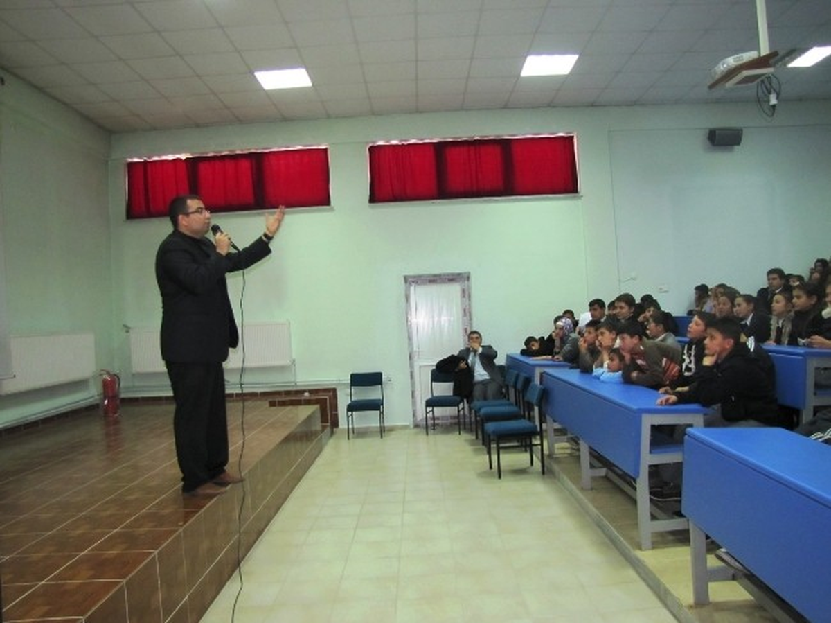 Hisarcık\'ta Ortaokul Öğrencilerine "Başarı ve Motivasyon" Semineri
