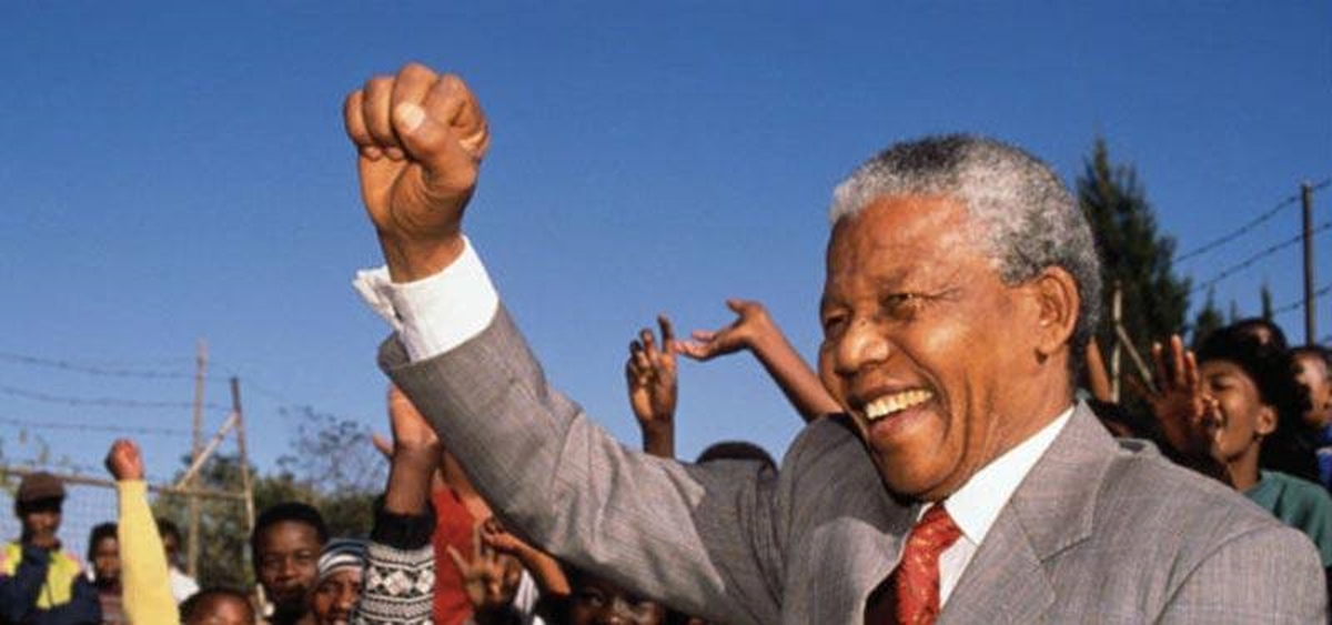 İİT Toplantısında Mandela İçin Saygı Duruşu Yapıldı
