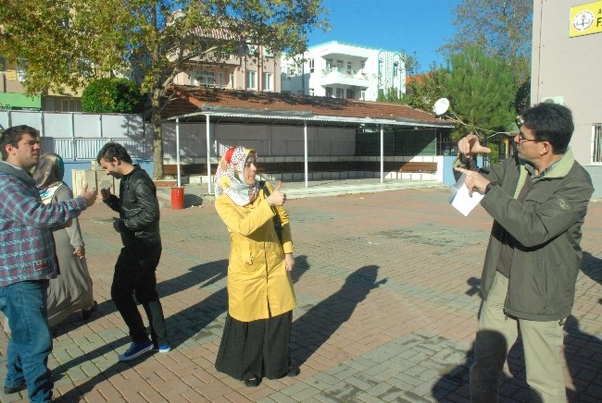 İşitme Engelliler Tercümansız Ehliyet Sınavına Girdi