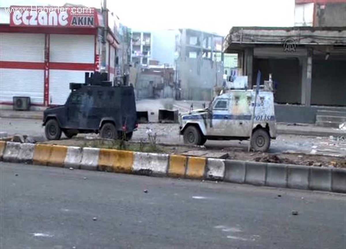 İzinsiz gösteriye polis müdahalesi
