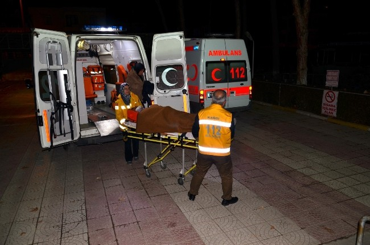 Kamyonet Devrildi: 5 Yaralı