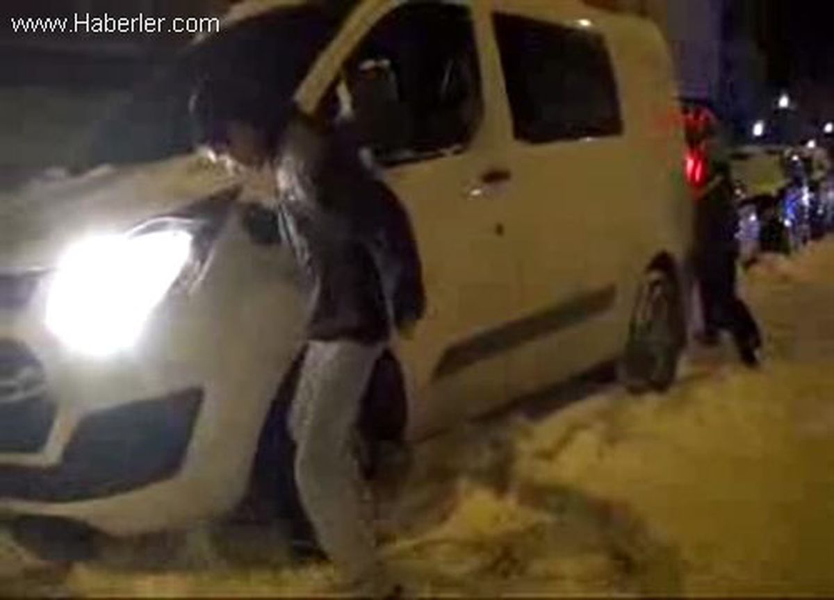 Kars\'ta Yollar Buz Pistine Döndü