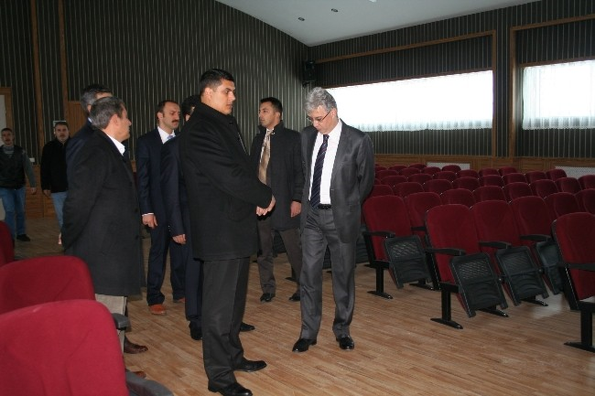 Kars Valisi ve Azerbaycan Başkonsolosu Haydar Aliyev Lisesi\'nde İncelemelerde Bulundu