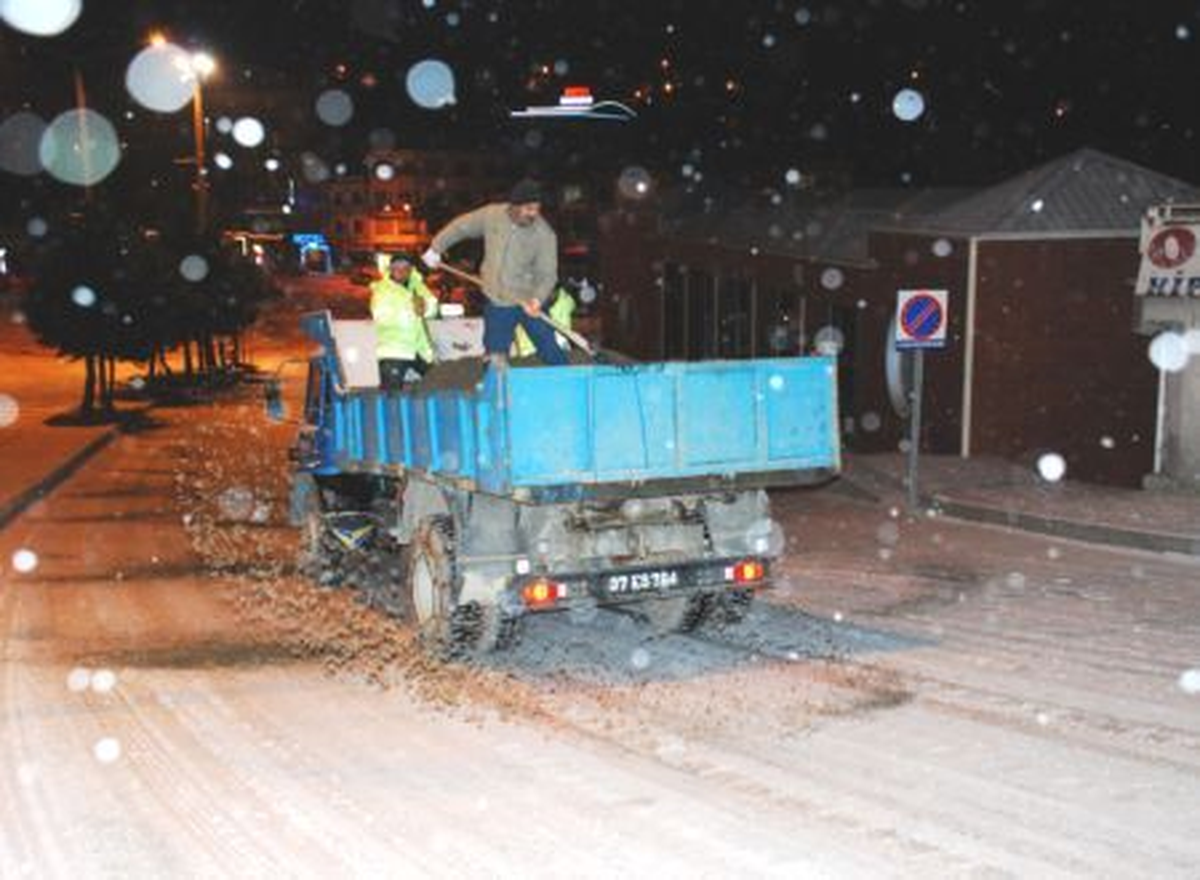 Kastamonu\'da 484 Köy Yolunda Kar Mücadelesi Veriliyor