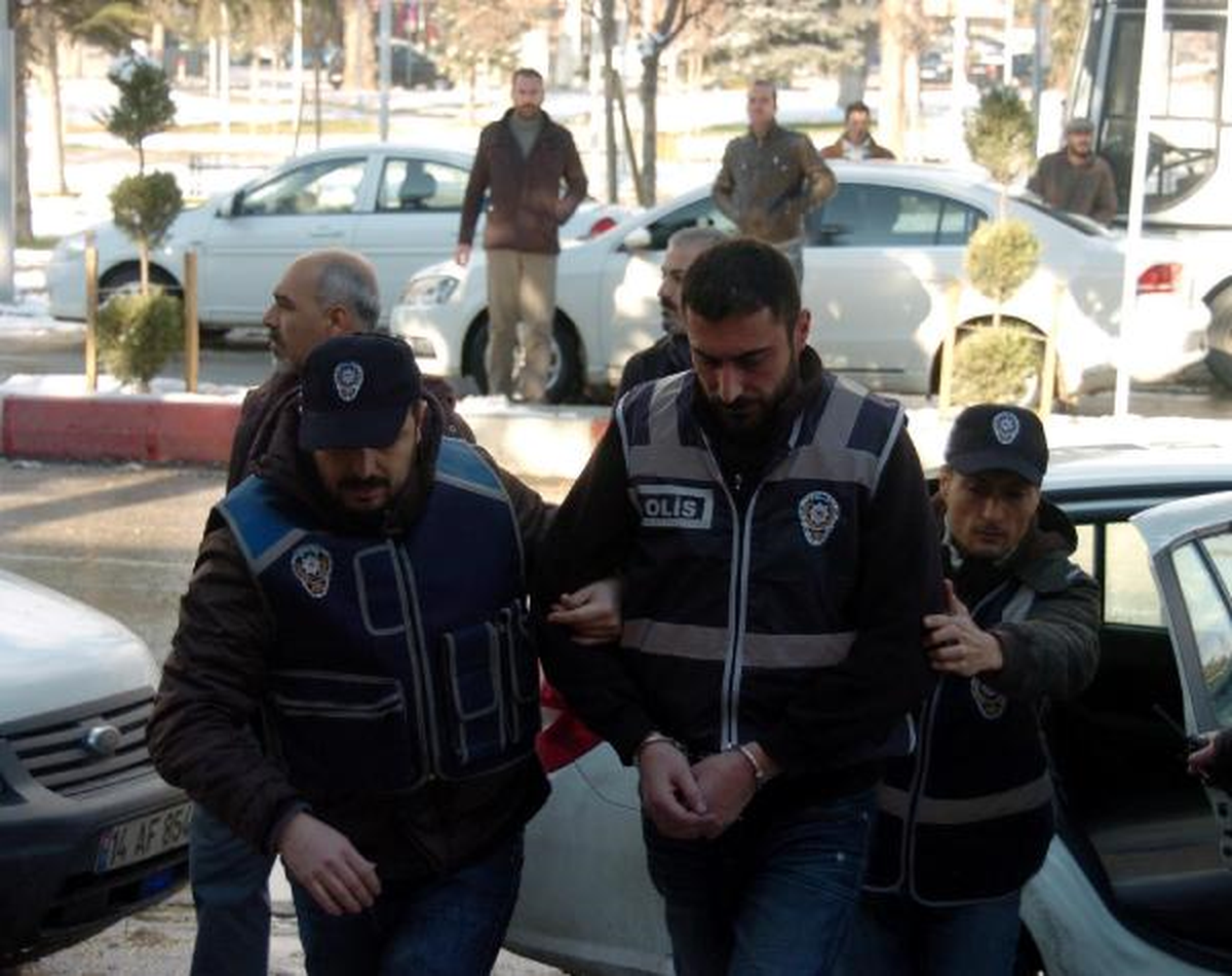 Kavga Ettiği Kişiye Ateş Ederken, Kendi Arkadaşını Öldürdü