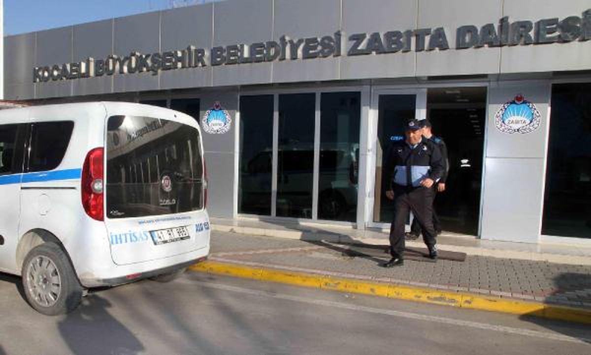 Kocaeli\'de Evsizler Toplanarak Barınma Merkezi\'ne Yerleştiriliyor