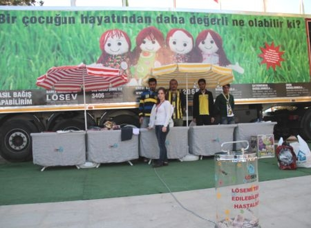 Lösev\'in "İyilik Tırı" Adana\'da