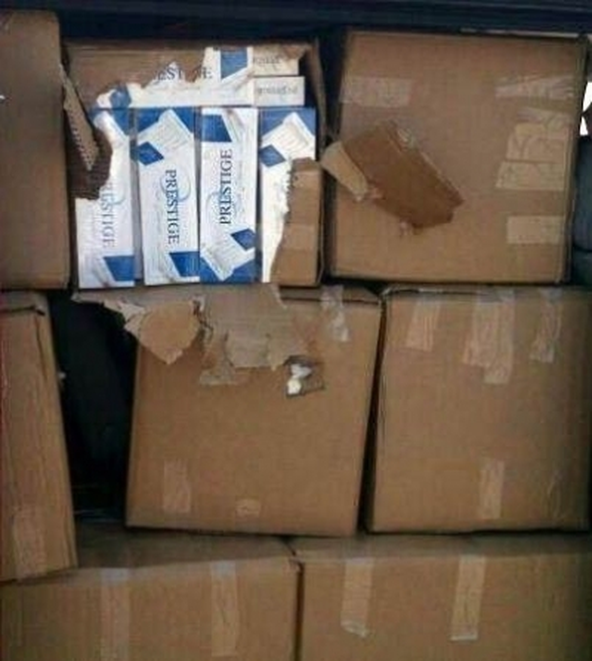 Minibüste 16 Bin Paket Kaçak Sigara Ele Geçirildi