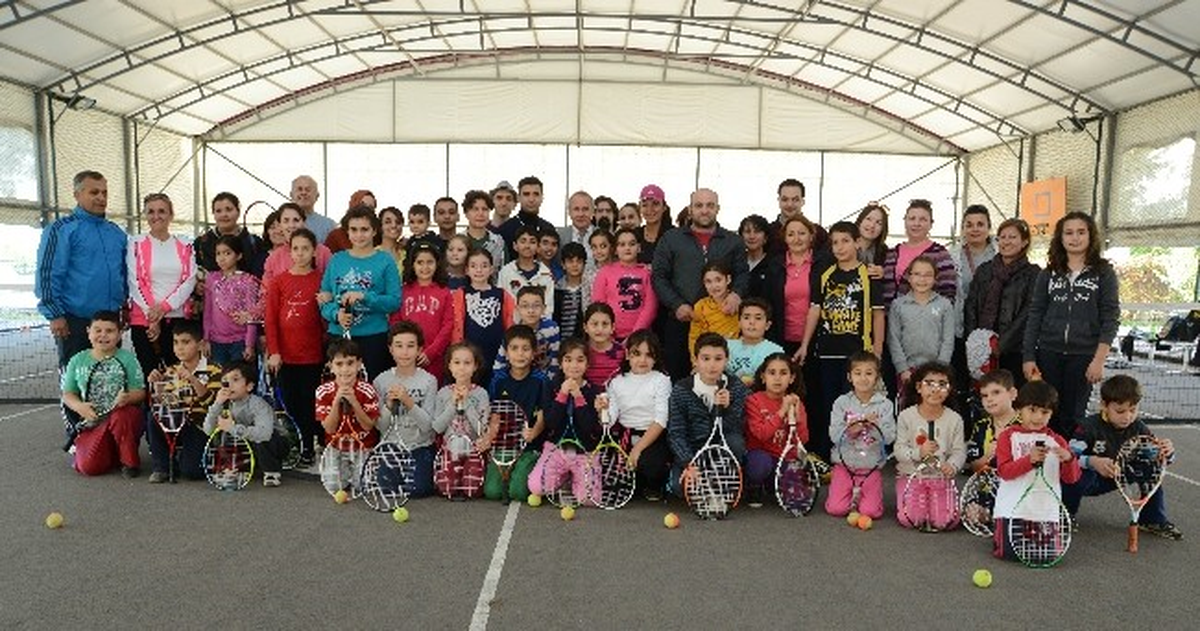 Muratpaşa Kış Spor Okulları Çalışmalarını Sürdürüyor
