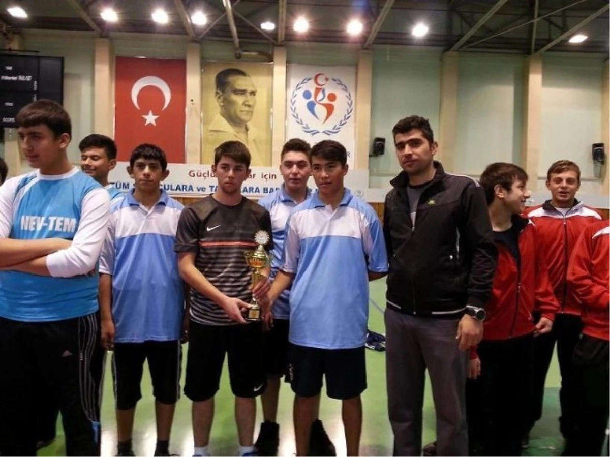 Nevşehir\'de Badminton Heyecanı Sona Erdi