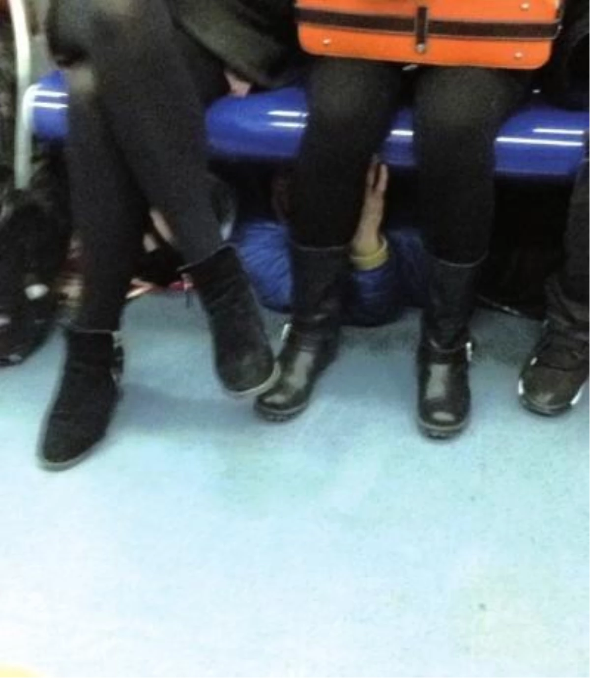 Pekin Metrosunda Sapık Şoku