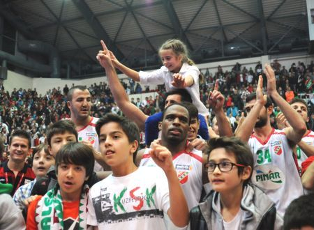 Pınar Karşıyaka\'yı Zor Maçlar Bekliyor