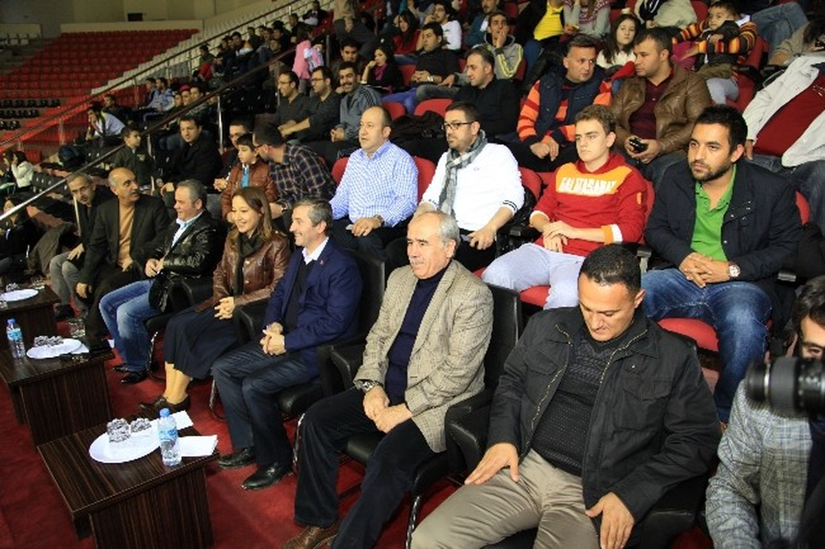 Şahinbey Belediye Spor Voleybol Takımı 8\'de 8 Yaparak, Liderliğini Sürdürüyor
