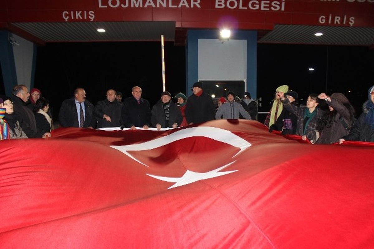 Sincan Cezaevi Önünde Balbay Coşkusu