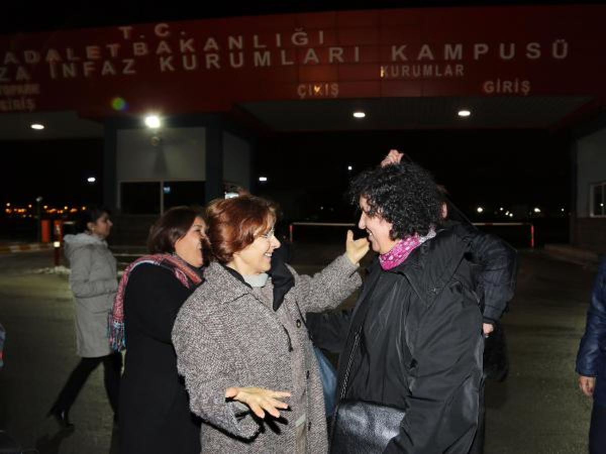 Sincan\'da Balbay\'ın Tahliyesinin Ardından Halaylar Çekildi