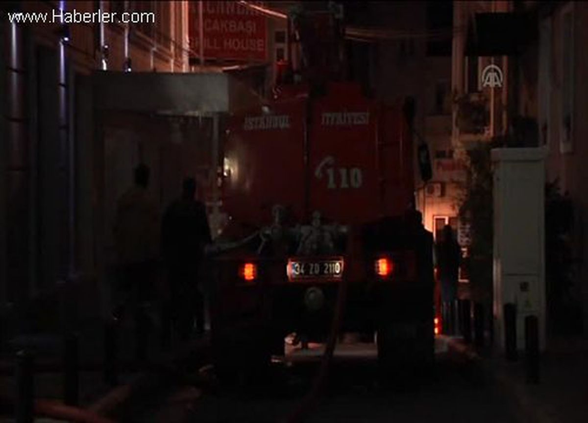 Şişli\'de 4 Katlı Binada Yangın Çıktı