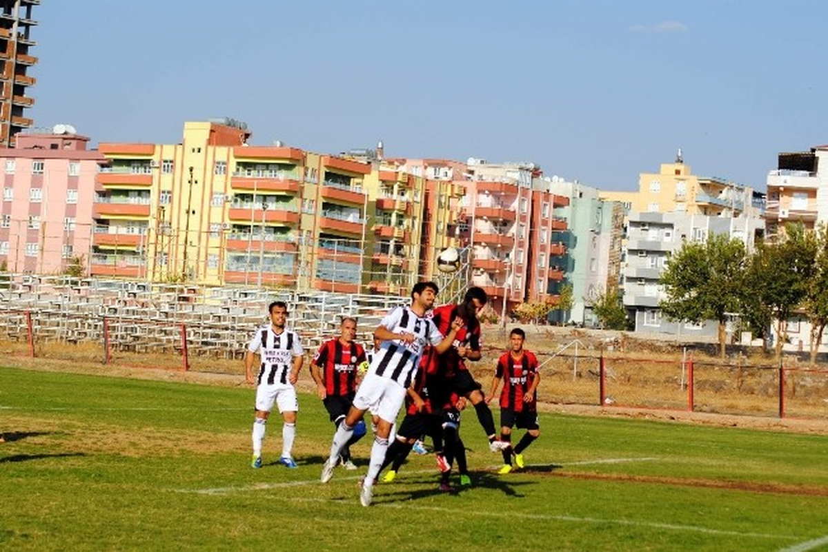 Süper Amatör Ligi\'nde Mücadele Eden Siverek Futbol Takımları Yenildi