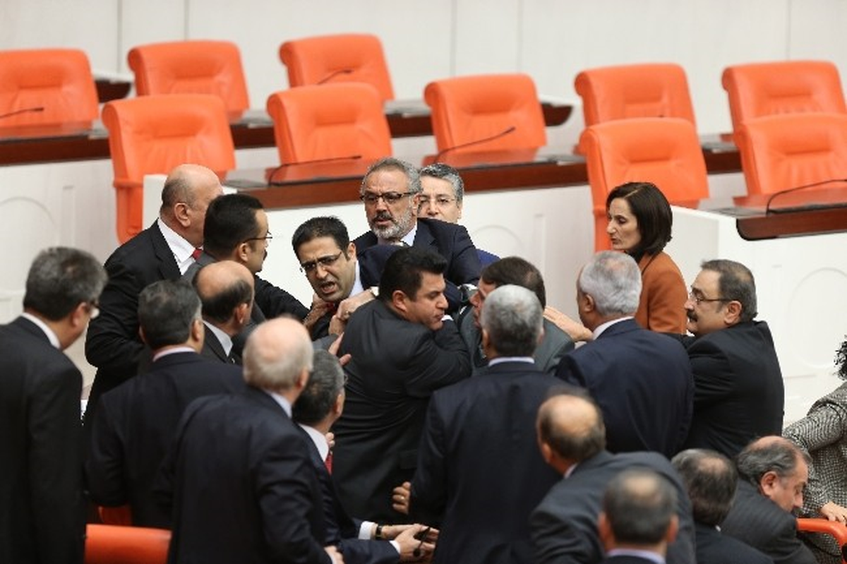 TBMM Genel Kurulu\'nda Gergin Anlar Yaşandı