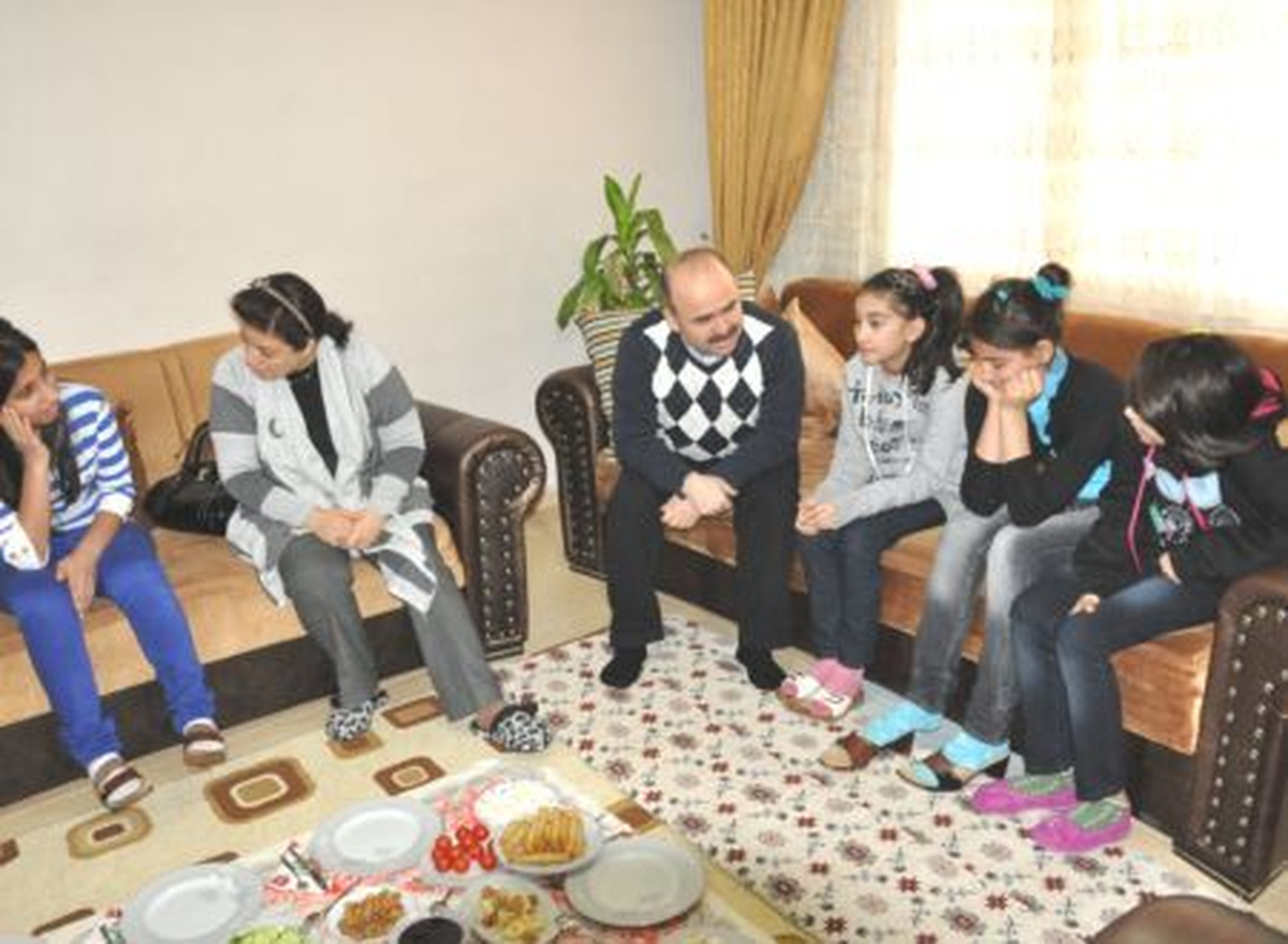 Vali Aydın\'dan Koruma ve Bakım Altındaki Çocuklara Ziyaret