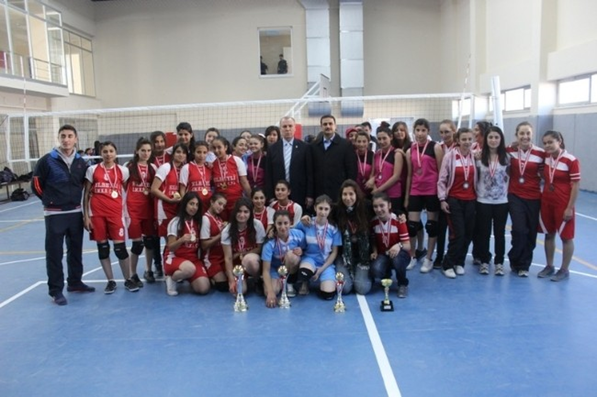 Voleybolun Şampiyonu Elbeyli İMKB Lisesi Oldu