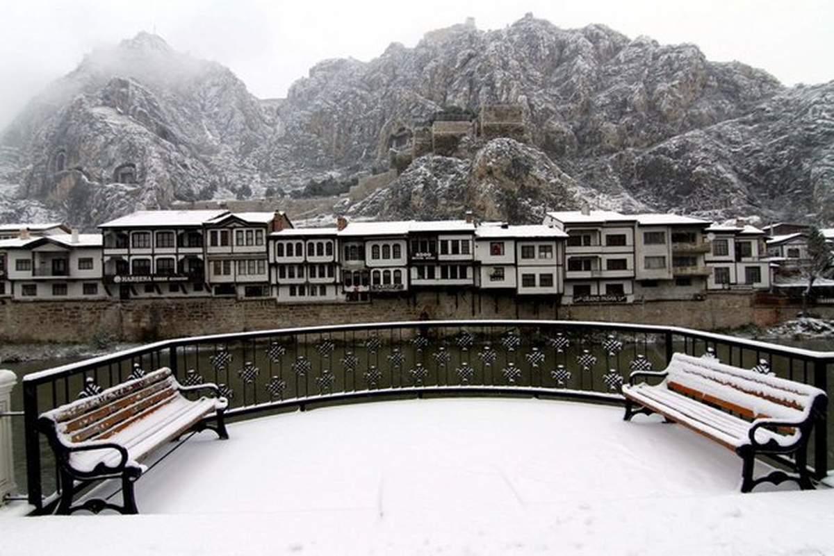 Amasya\'da Mevsimin İlk Karı Yağdı