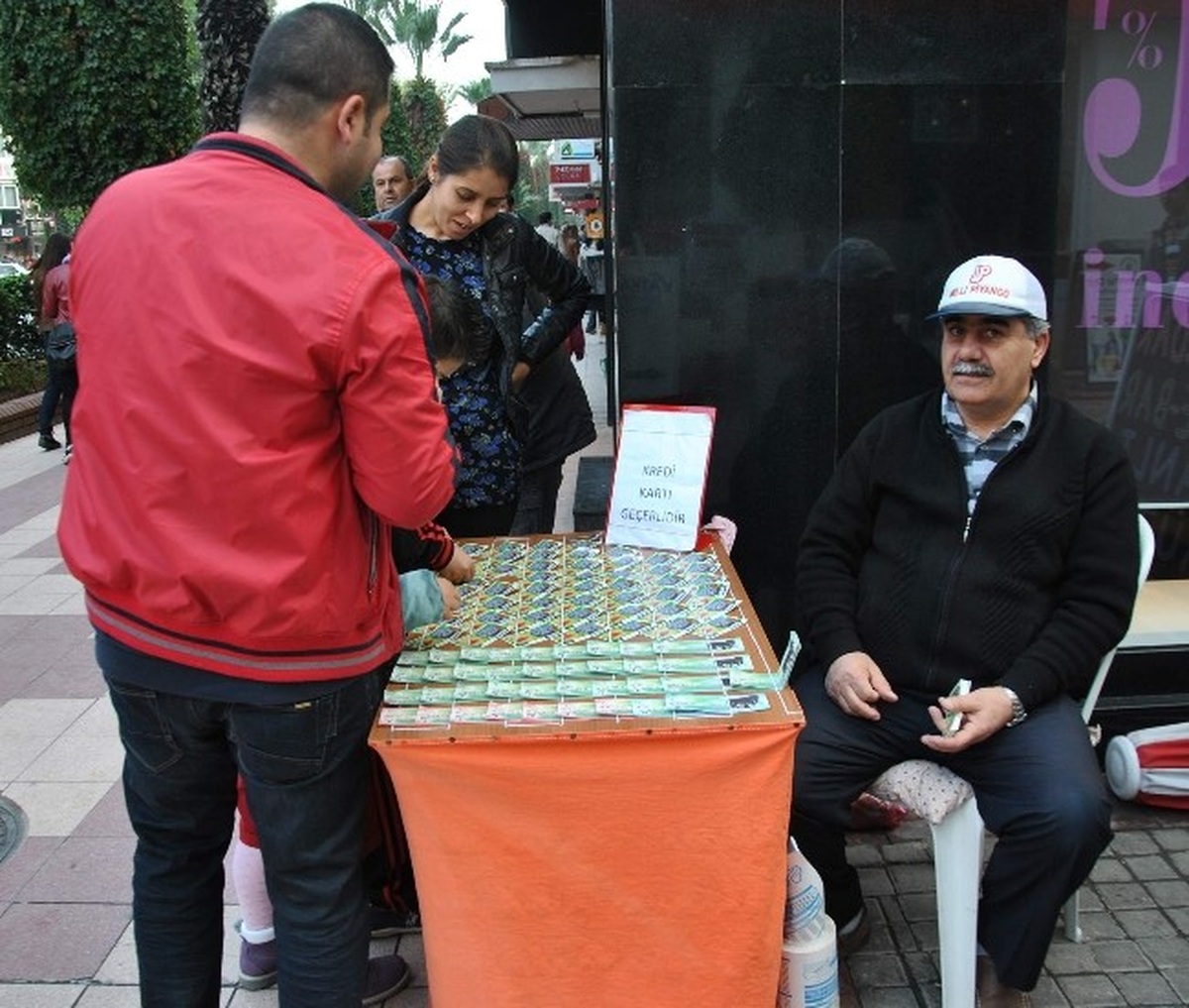 Aydın\'da Vatandaş Şansını Kredi Kartıyla Denemeye Başladı