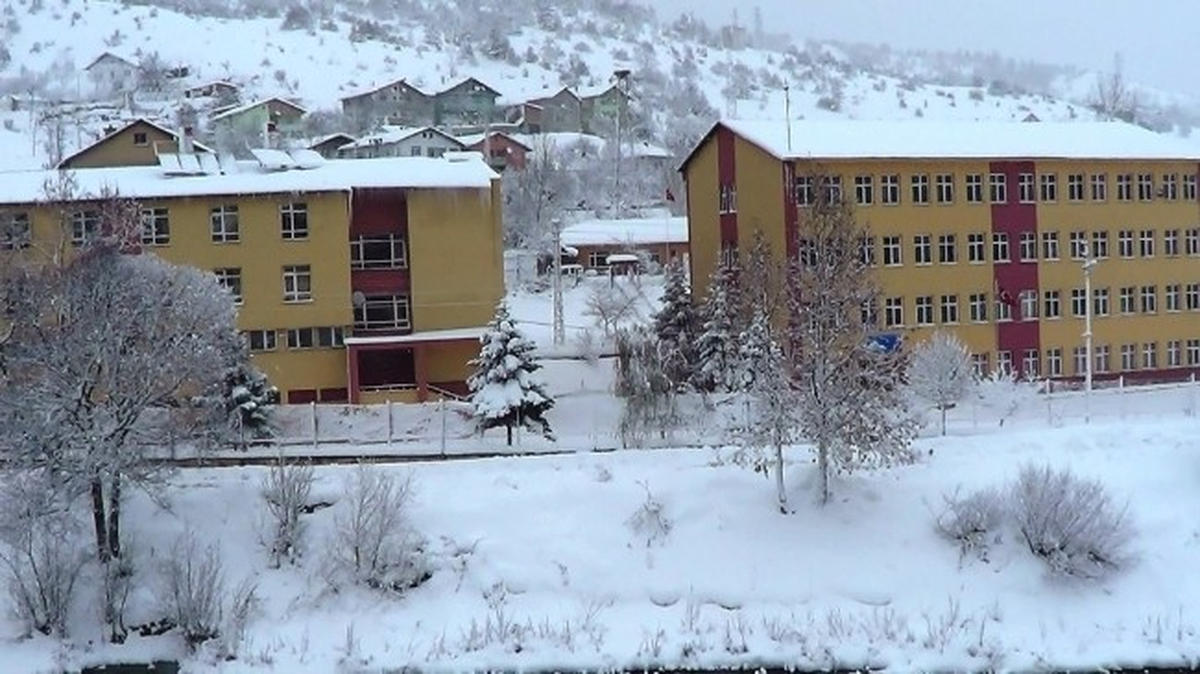 Azdavay\'da Okulların Kar Tatili Uzadı