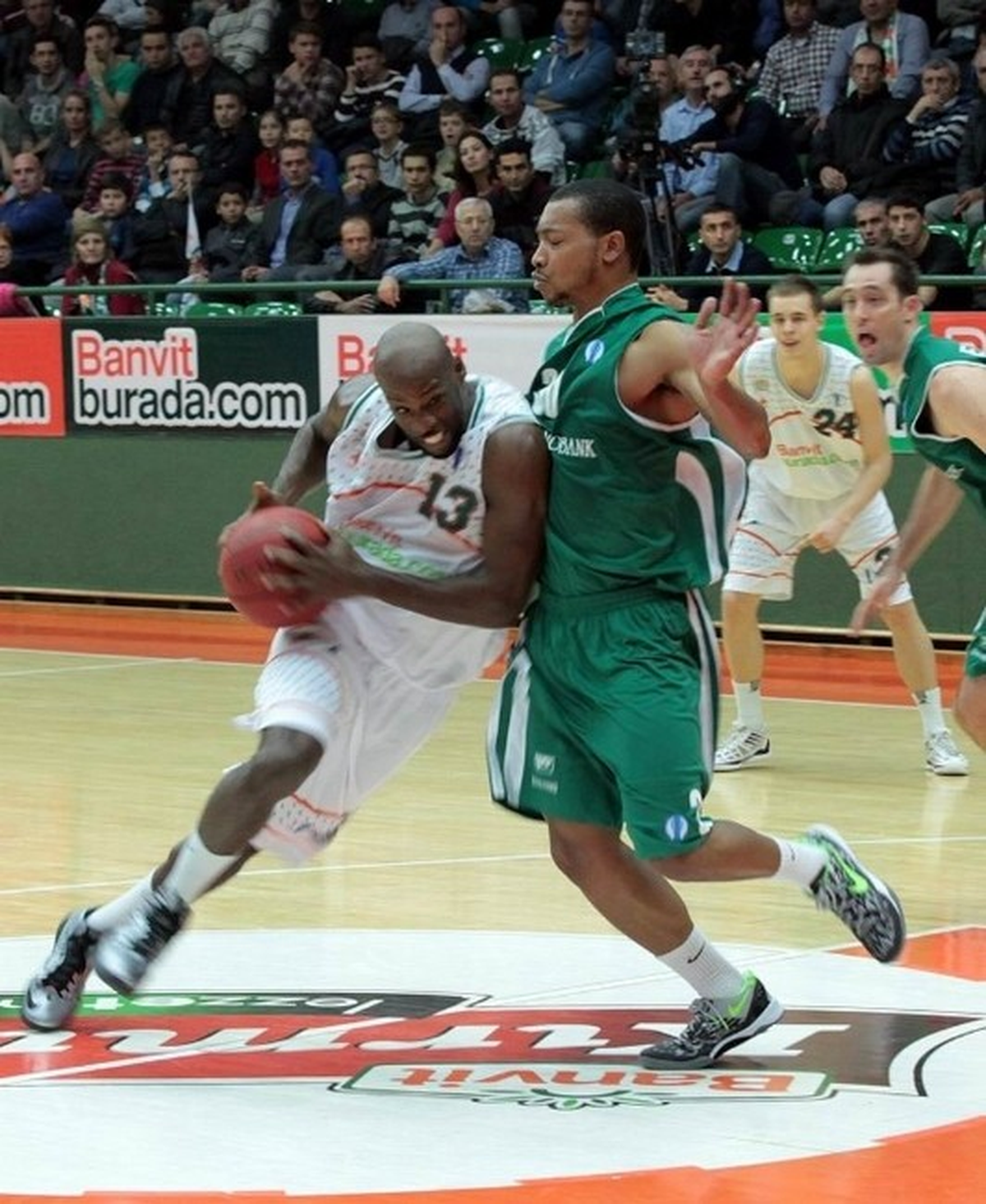Banvit Evinde Kazanmak İtiyor