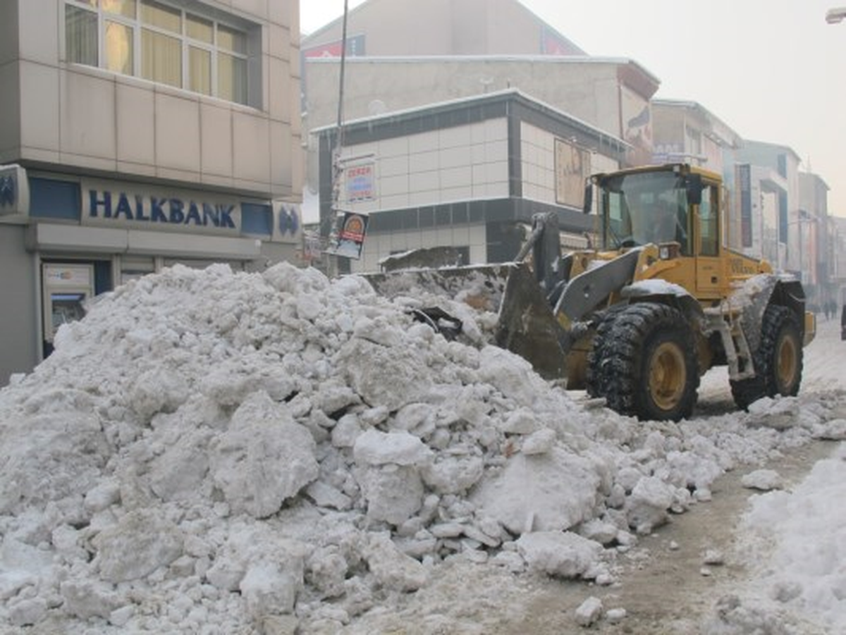 Belediyeden Geç Yağan Kara Erken Mesai Çalışması