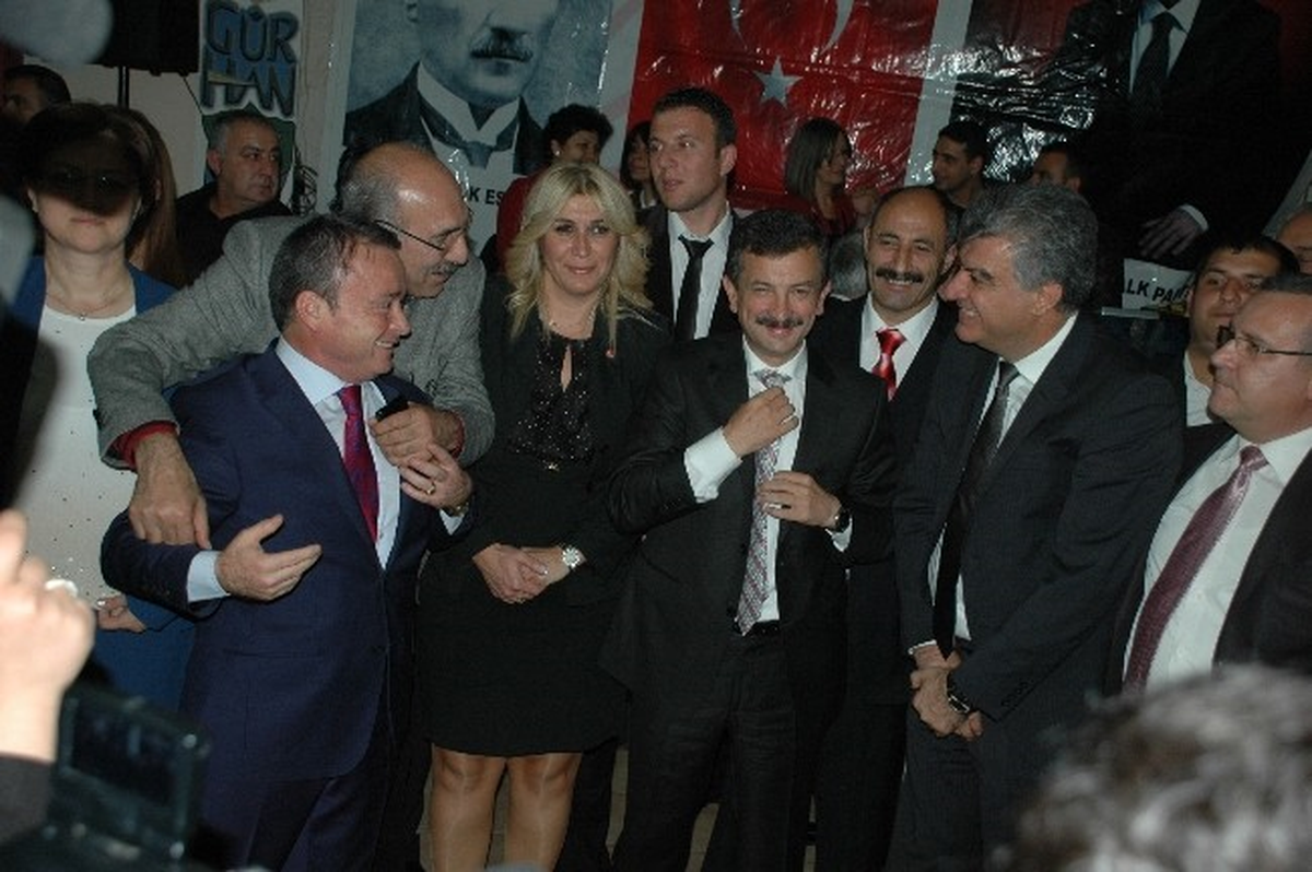 Chpli Remzi Akdemir\'e Buca\'da Sevgi Seli