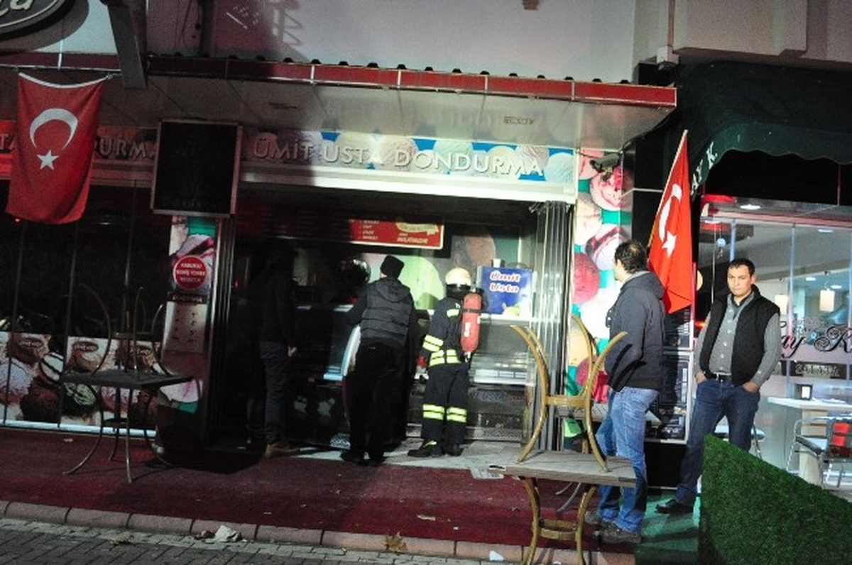 Gölcük\'te Dondurmacıda Yangın