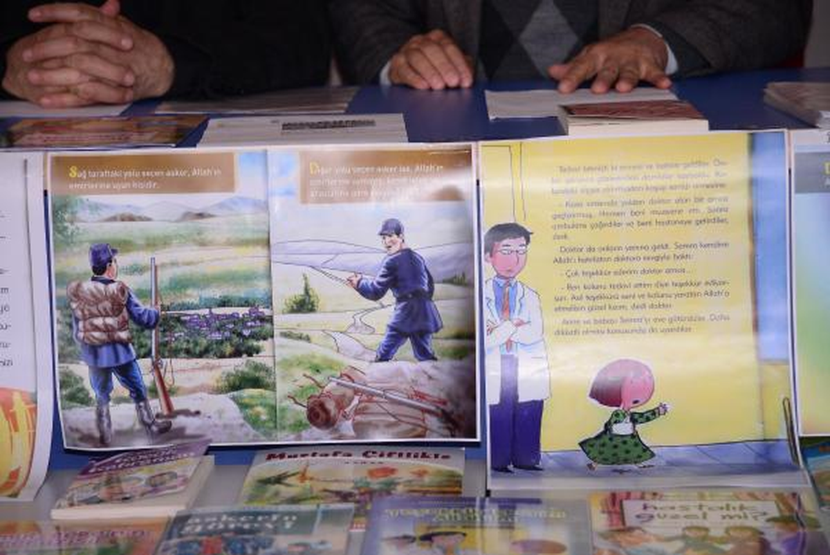Eğitim-Sen: Kitap Dağıtımında Cemaat Propagandası