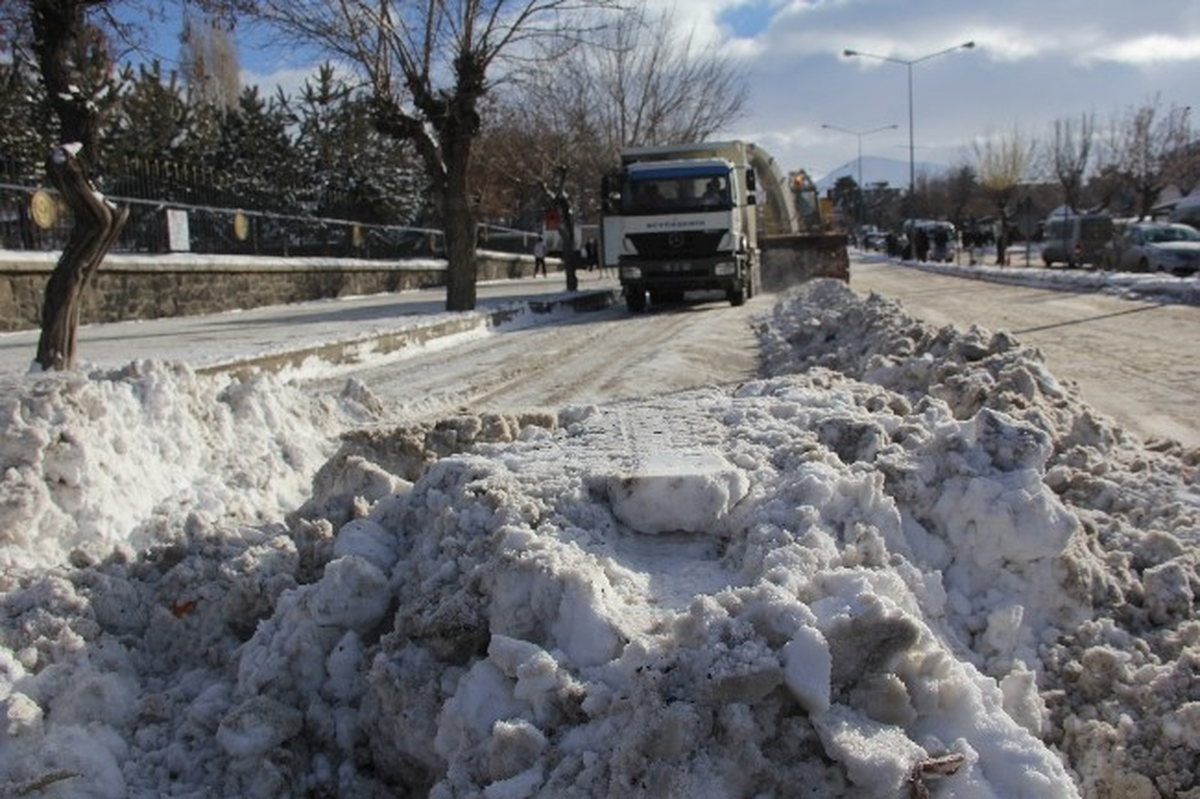 Erzurum\'da Karla Mücadele Çalışmaları Devam Ediyor