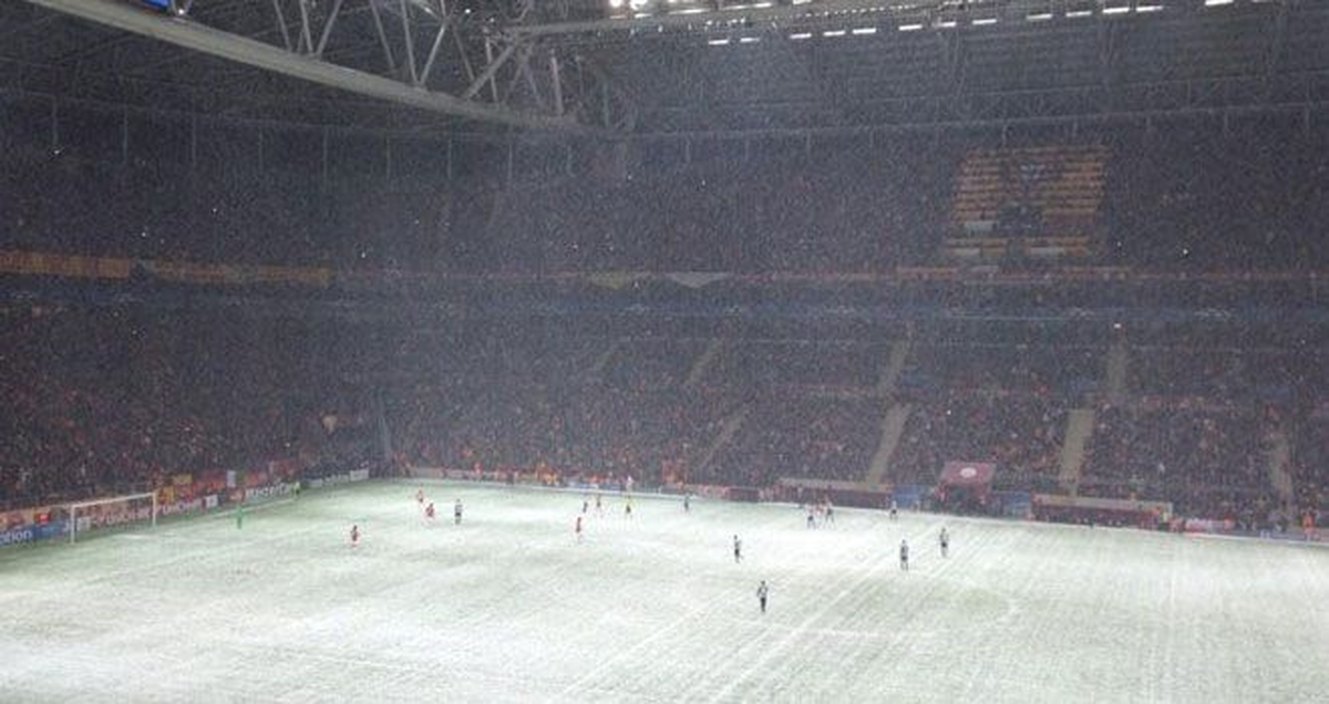 Galatasaray-Juventus Maçı, Kar Yağışı Nedeniyle Tatil Edildi