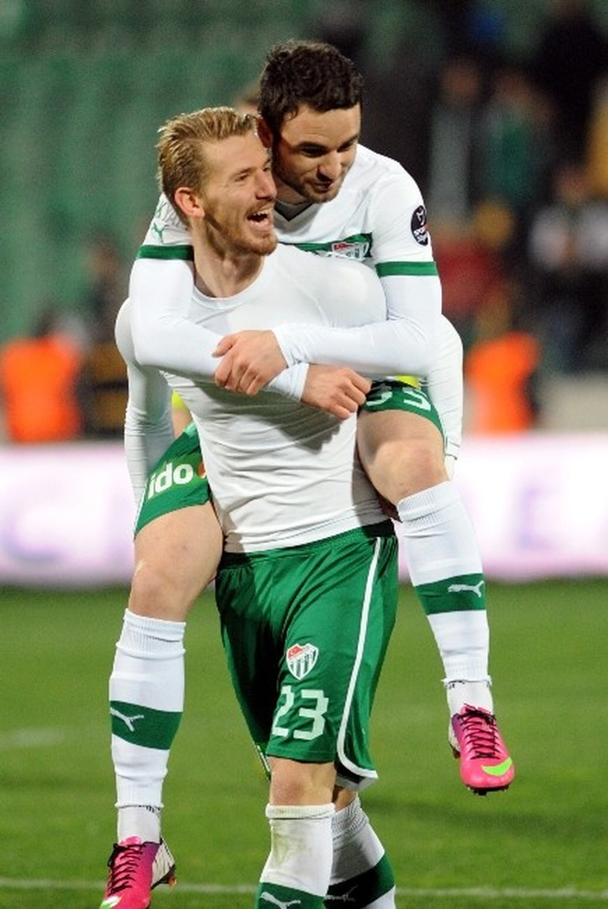 Galatasaray Serdar Aziz İçin Bursaspor\'un Kapısını Çalıyor