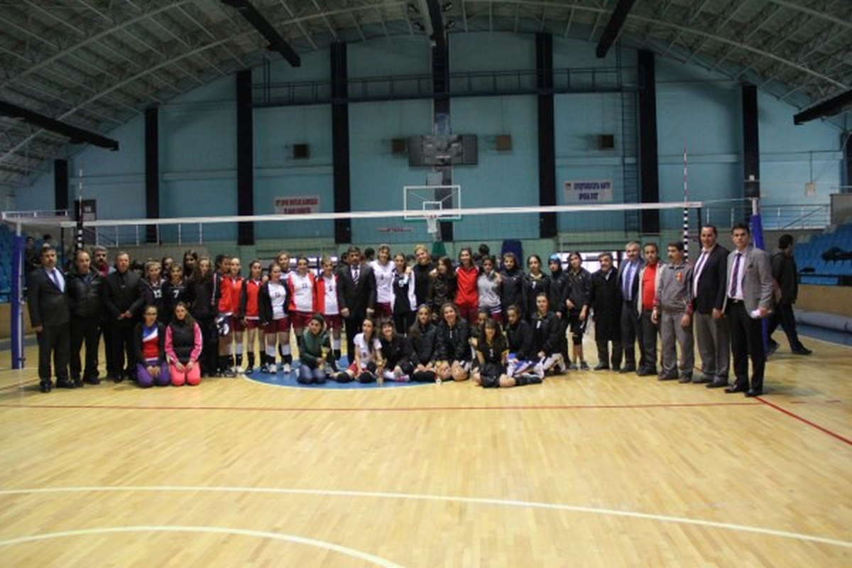 Genç Kızlar Voleybol\'da Şampiyon Spor Lisesi Oldu