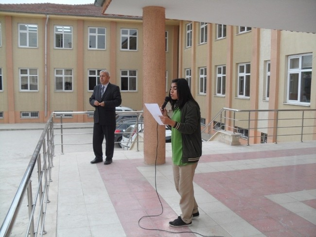 Haftaya Şiirle Başlayıp Şiirle Bitiriyorlar