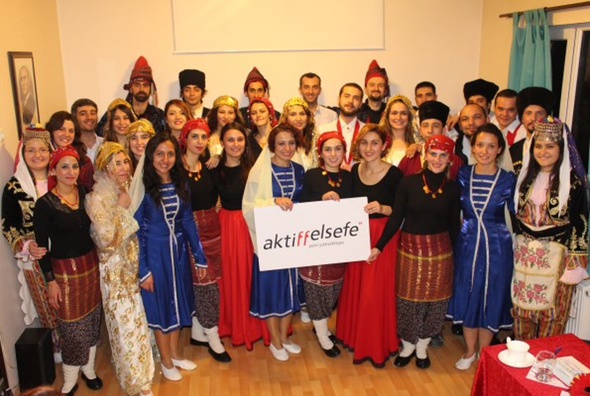 Halk Oyunları Dans Yarışması Coşturdu