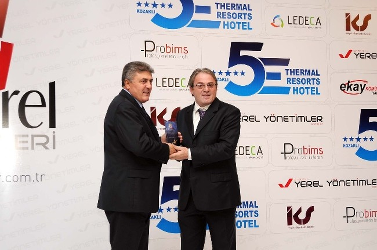 Hendek Ödüle Doymuyor