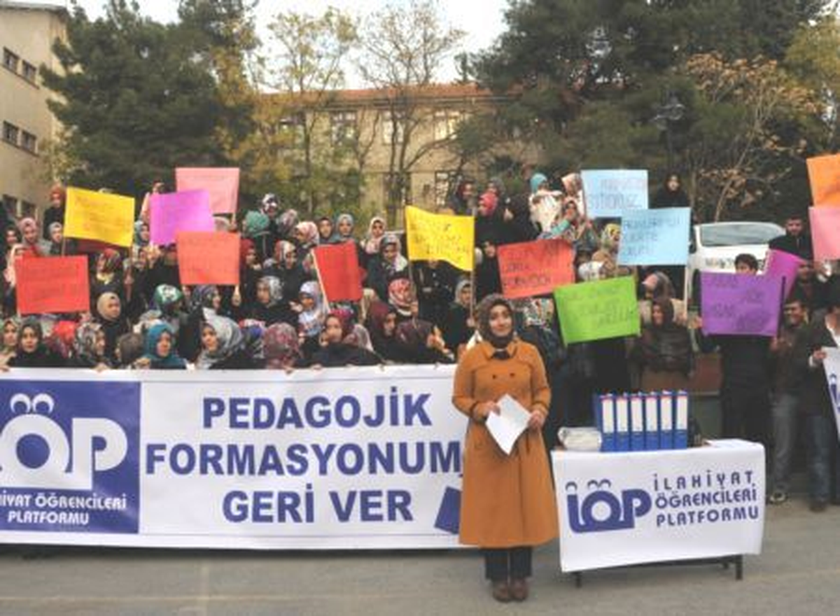İlahiyat Öğrencilerinden \'Formasyon\' Eylemi
