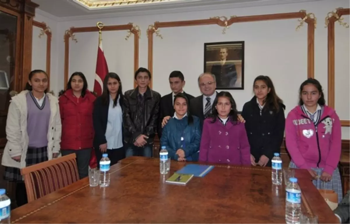 İnsan Hakları Yazıları Ödüllendirildi