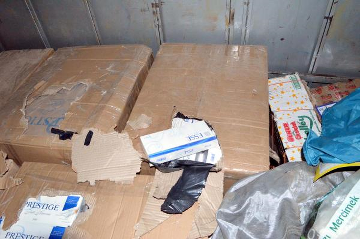 İran Plakalı Tır\'dan Uyuşturucu Hap ve Kaçak Sigara Çıktı