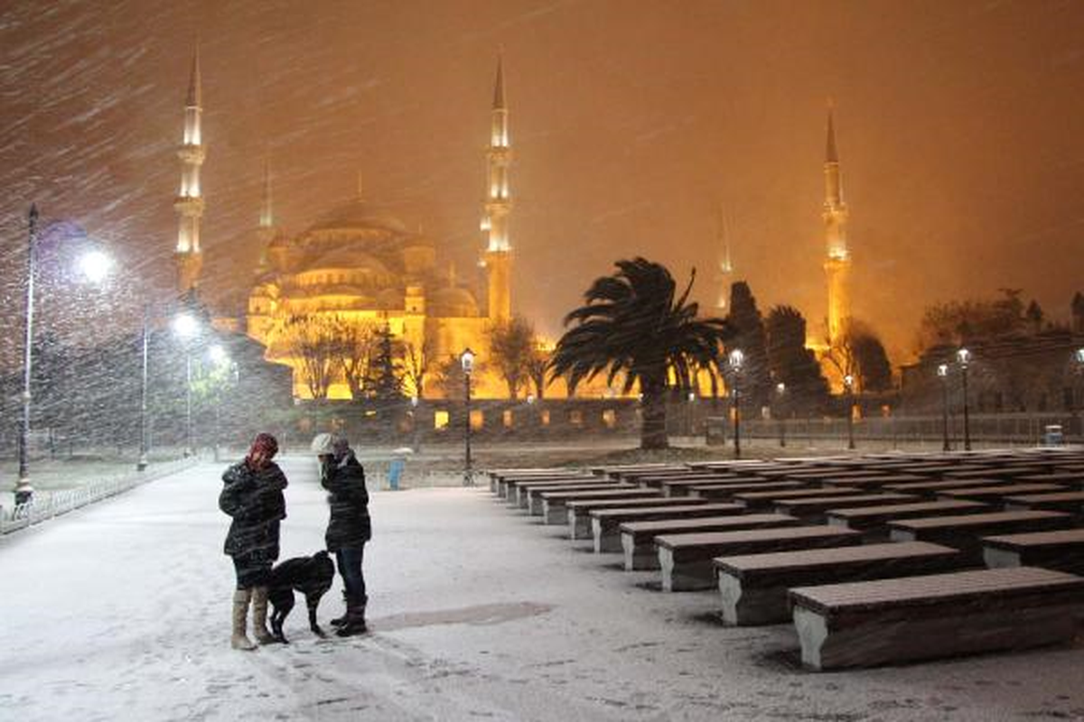İstanbul\'da Kartpostallık Kar Manzaraları Oluştu