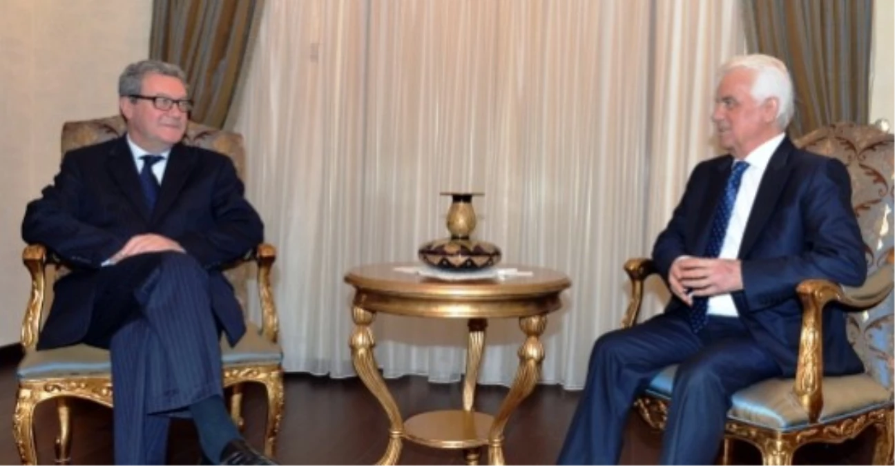 KKTC Cumhurbaşkanı Eroğlu, BM Genel Sekreteri\'nin Kıbrıs Özel Danışmanı Downer\'ı Kabul Etti
